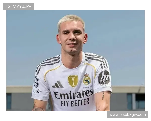 皇马球迷街头声援阿隆索单手撑头驾车回应致敬足球情怀伯纳乌外